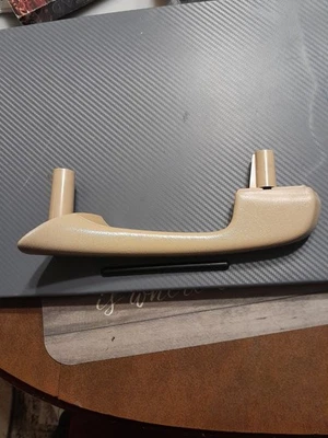 Mercedes-Benz C230 C280 W202 1997-2000 ~ mango de agarre inferior trasero izquierdo ~ OEM Foto 1 de 2