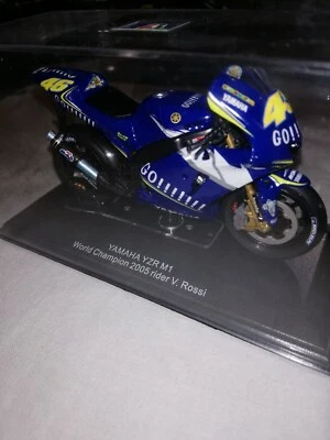 Yamaha YZR M1 World Champion V.Rossi #46 2005 scala 1/24 Italeri Fabbri - Immagine 1 di 2