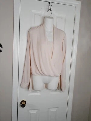 Blusa Papaya Damas M Marfil Manga Larga Cortina Frontal con Cola Extra Larga Foto 1 de 4