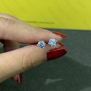 Pendiente de plata de ley 925 de moissanita de corte redondo de plata de ley 925 de 1,50 TCW - Imagen 1 de 8