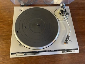 Technics SL-Q303 Direct Drive Turntable - Picture 1 of 7