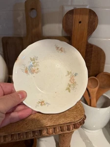 Vintage Small Floral 5" Bowl Plate Johnson Brothers England - Picture 1 of 9