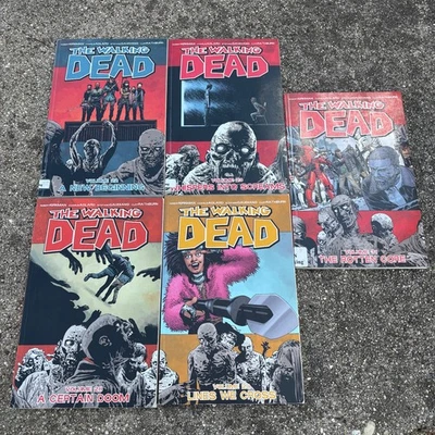 THE WALKING DEAD Image TPB Graphic Novels Paperback Vol 22,23,28,29,31 ExLibrary - Image 1 of 4