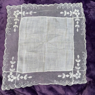 Pañuelo vintage de lino con bordes de encaje 10 X 10 pulgadas muy buen estado  Foto 1 de 4
