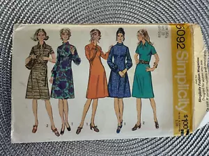 SIMPLICITY 1972 VESTIDO CUELLO ALTO PATRÓN 5092 VINTAGE SIN CORTAR - Imagen 1 de 2