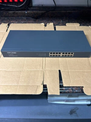 TP-Link 16 Port Gigabit Ethernet Switch Plug and Play Unmanaged TL-SG1016 - Image 1 of 2