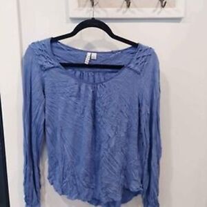 Elle Ladies Large Periwinkle Long Sleeved Shirt, Stretchy Top, Lovely Blue