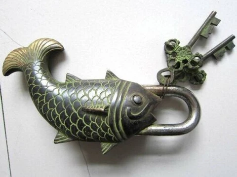 Chinese bronze ancient lock golden fish shape with key furniture old collectible Cover