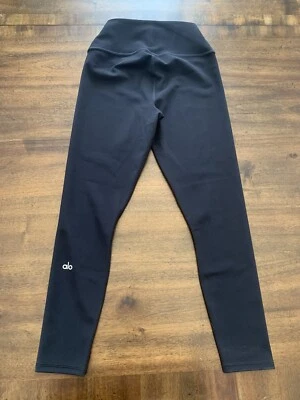 Alo Yoga Leggings Mujer’s Pequeños Rasgados Guerrero Leggings Negros Foto 1 de 3