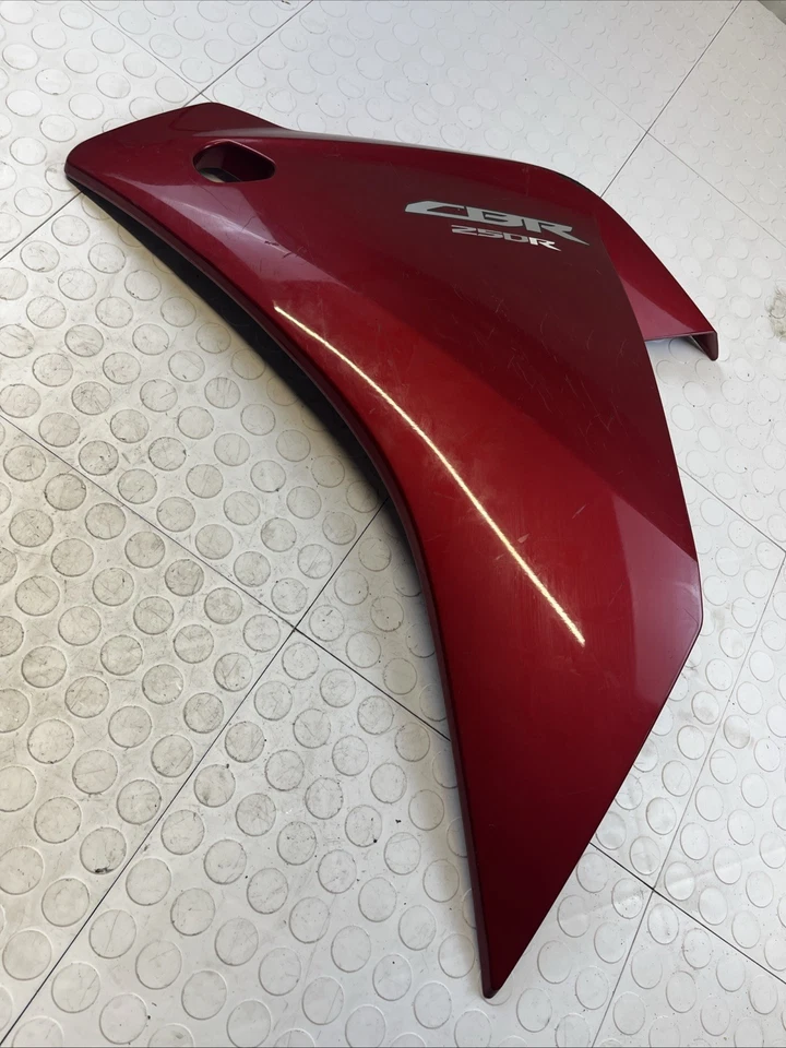 Cubierta de panel de carenado izquierdo Honda CBR250R ROJO 2012 modelo arañazos OEM Foto 1 de 4