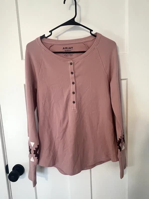 Рубашка женская Ariat Real Henley маленькая розовая ацтекская с длинным рукавом вестерн богемное хлопок - Изображение 1 из 4