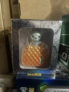 VORVERKAUF SPIELZEUG CHIHUAHUA BELLT MICH AN AUS EINER KLEINEN HANDTASCHE ORNAMENT Taylor Swift - Bild 1 von 1