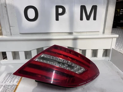 Luz trasera derecha Mercedes-Benz Clase C 2012-2014 (lado pasajero) Foto 1 de 4