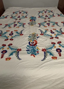 Urban Outfitters Embroidered Queen Duvet White Floral - Picture 1 of 14