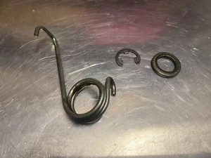 YAMAHA TTR90 PW80 OEM REAR BRAKE LEVER SPRING & HARDWARE 💥 2000 - 2007 N - Picture 1 of 1