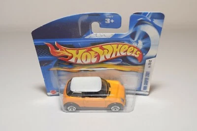 V 1:64 HOTWHEELS MINI COOPER 2001 GIALLO COME NUOVO SU CARTELLINO CORTO - Immagine 1 di 2