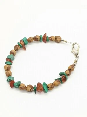 Brazalete artesanal tono plata verde malaquita marrón semilla vaina Foto 1 de 3