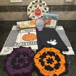MISCELLANEOUS LOT of 9 HALLOWEEN KITCHEN ITEMS ~ DISH TOWELS, PAPER PLATES, ETC - Picture 1 of 21
