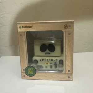 Kidrobot South Park Cartman AWESOMO Glow In The Dark Vinyl Figure A.W.E.S.O.M.-O - Picture 1 of 5