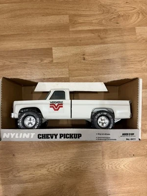 Camioneta pickup Nylint vintage en caja, servicio de piezas de tractores versátiles, nueva en caja Foto 1 de 4