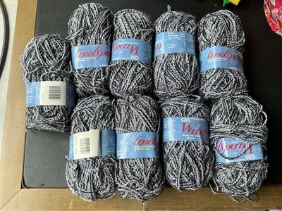 Lote de 9 madejas Columbia Minerva hilo hilado por el viento pizarra-negro/blanco nuevo en stock Foto 1 de 4