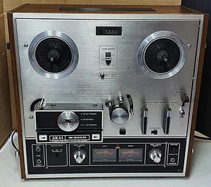 AKAI X-201D mit Abdeckung Tonbandgerät mit Revers gepflegter Zustand - Bild 1 von 8