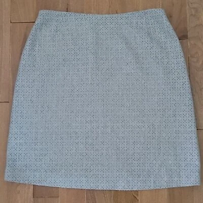 Emanuel Ungaro Wool Skirt with Lazer Cut Eyelet Pattern 14P - Imagem 1 de 4