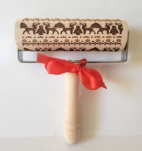 Wood Embossing Pastry Roller Engraved Rolling Pin Christmas Tree Reindeer NEW - Picture 1 of 4