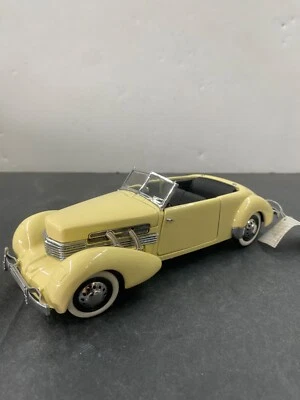 Franklin Mint 1937 Cord 812 Phaeton Coupe 1/24 CAR DIECAST W/BOX - Image 1 of 4