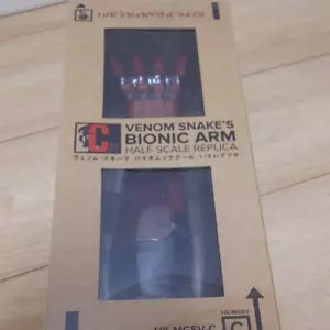 Metal Gear Solid V Phantom Pain Snake Bionic Arm 1/2 Replica Figura Premio C - Foto 1 di 4