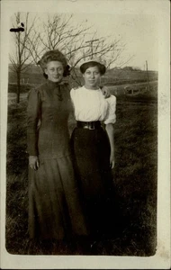 RPPC Fremont MI Bonita Eduardiana Mujer Moda Maxi Faldas JEURINK Foto Real PC - Imagen 1 de 2