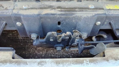 Conjunto de pestillo de capó Nissan Titan 2004-2010 con soporte OEM 625007S026 Foto 1 de 4