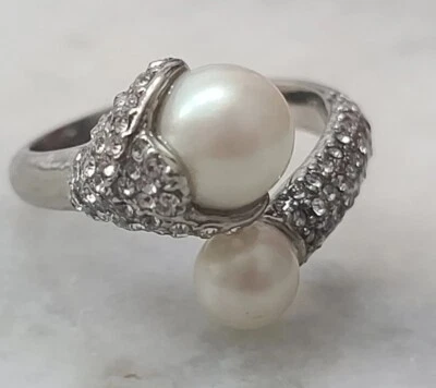Ann Taylor Pearl and crystals silver tone Ring EUC Size 8 - Image 1 of 4