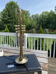 Vintage Bach Mercedes II Bb Trumpet With Original Case Beautiful Condition !! - Picture 1 of 18