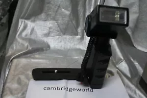 HANDLE MOUNT BOUNCE & TWIST ELECTRONIC FLASH with HOT SHOE CORD and BRACKET - Picture 1 of 1