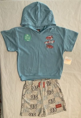 Conjunto de camiseta y pantalones cortos con capucha azul Lightning McQueen de Disney Pixar talla 7 Foto 1 de 4
