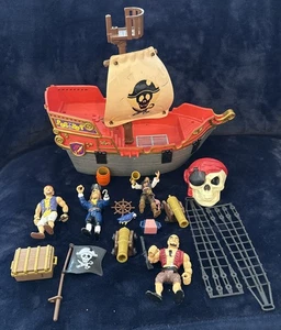 Lotto figurine in plastica pirati con accessori e nave pirata - Foto 1 di 8