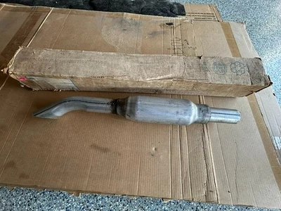 NOS 1966-1969 Pontiac Catalina 2+2 GP Resonador 421/428/Doble/Single/2" 9798279 Foto 1 de 4