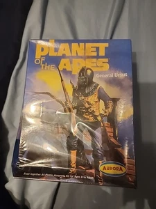 PLANET OF THE APES General Ursus Aurora Model Kit 2000 Playing Mantis SEALED - Picture 1 of 4