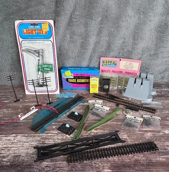 Lote de accesorios de tren modelo a escala HO Atlas vías realistas surtido cables postes Foto 1 de 4