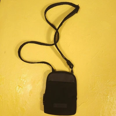 Mini Bandolera Travelon para Mujer Metro Stadium 5 Puntos Antirrobo RFID Negra Foto 1 de 4