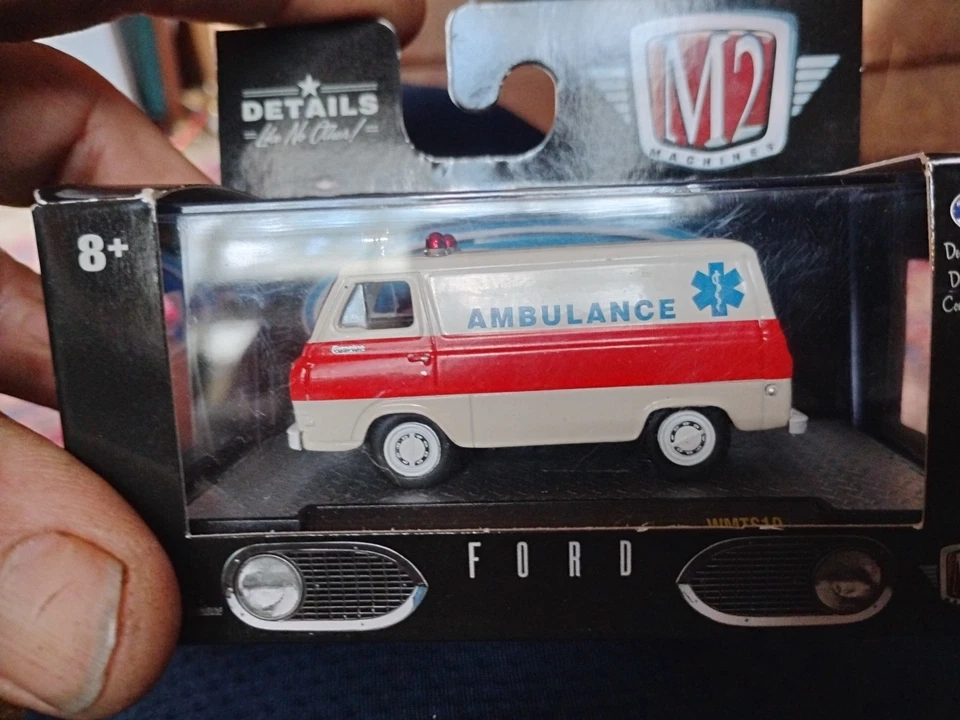 M2 Machines 1964 Ford Econoline Ambulance WMTS10 - Imagem 1 de 1