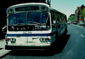 5x7 COLOR PHOTO NYC BUS 1977 FLXIBLE #9258 Bx-19 W 145 ST-ST-NICHOLAS AV 5/7/93 - Picture 1 of 1