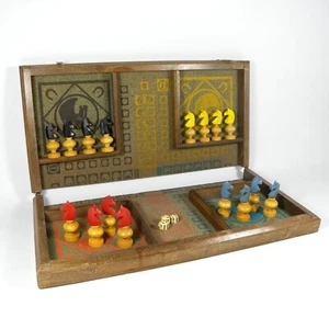 GIOCO DA TAVOLO VINTAGE D'EPOCA FRANCESE IN LEGNO PACHISI CAVALLI ANTICO V523 - Foto 1 di 14