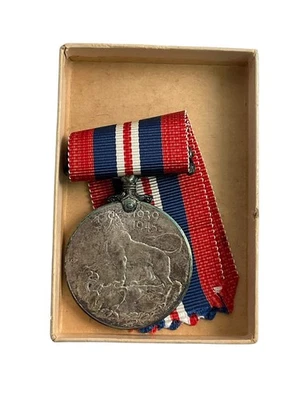 WW2 Canadian 1939 to 1945 War Medal In Box Full Size - Image 1 of 4