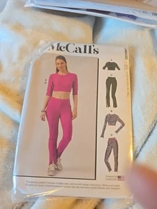 Misses Stricktop und Leggings McCall's Muster M8455 Gr. A (XS-S-M-L-XL-XXL) - Bild 1 von 2