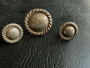Vintage SOUTHWESTERN Silver Toned Etched Western Floral CONCHO SCREW BACK SET 3 - Picture 1 of 4