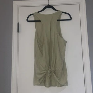 Lululemon Size 10 Tie Back Open Back Tank Lemongrass - Picture 1 of 6