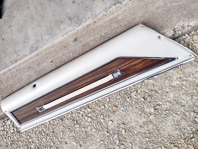 Buick Riviera GS 1971-74 moldura de puerta almohadillas superiores paneles izquierda + derecha *blanco* en muy buena condición Wow~ Foto 1 de 4