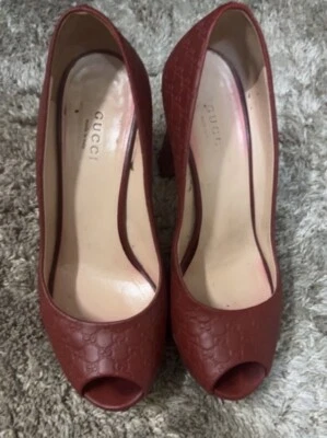 Tacones rojos Gucci para mujer Foto 1 de 4